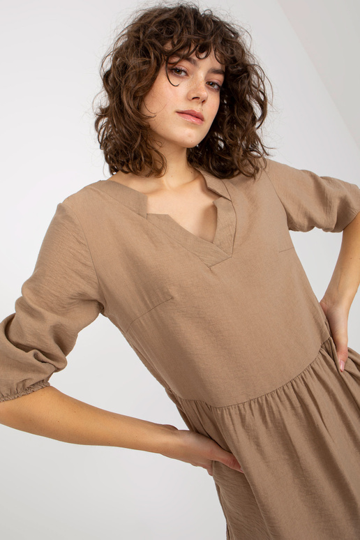 Tamsiai smėlio spalvos laisvi... Tamsiai smėlio spalvos laisvi...