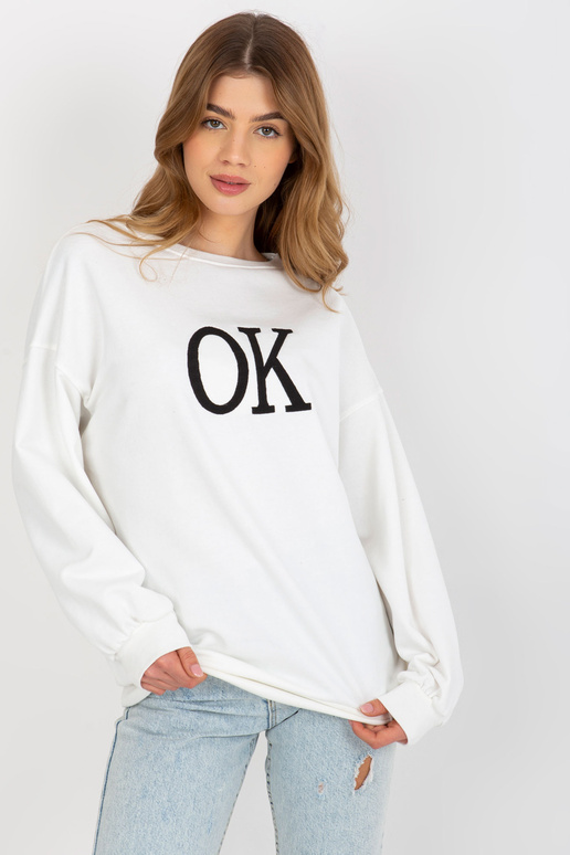 Baltas laisvas oversize megztinis be... Baltas laisvas oversize megztinis be...