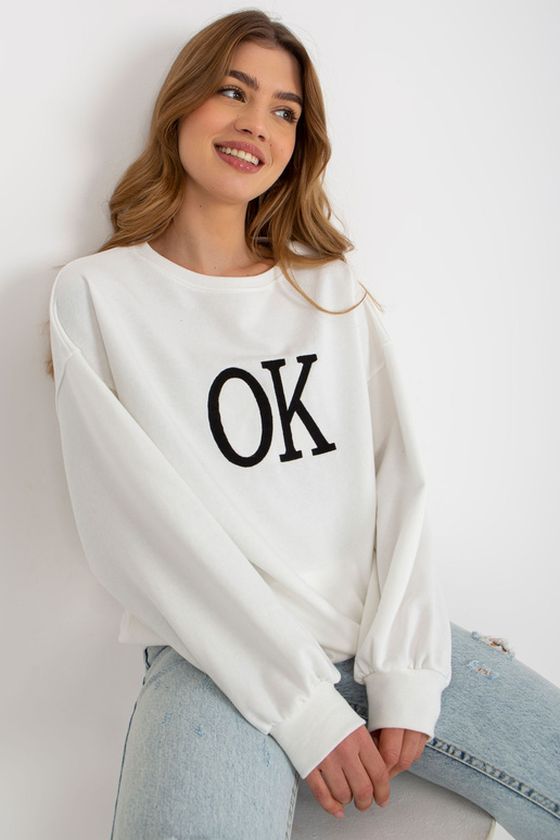 Baltas laisvas oversize megztinis be... Baltas laisvas oversize megztinis be...