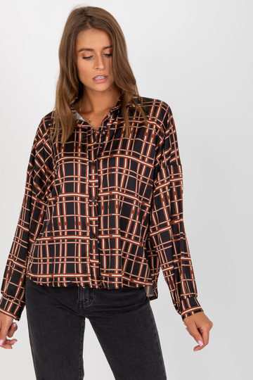 Juodi languoti marškinėliai...