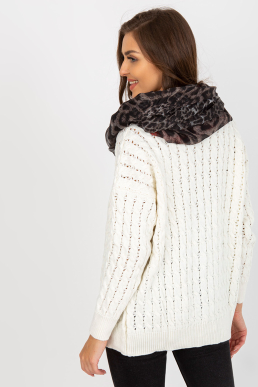 Juodos ir raudonos spalvos kaminas su...