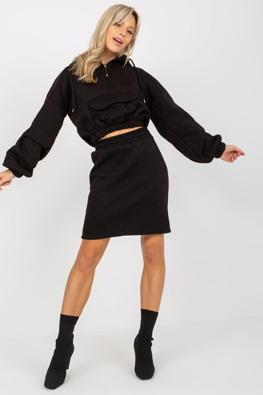 Juodas paprastas megztinių komplektas...