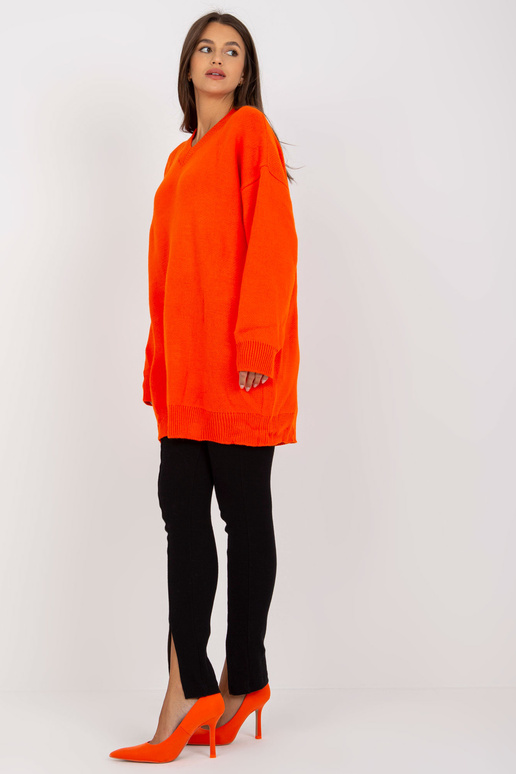 Oranžinė megzta suknelė su V iškirpte...