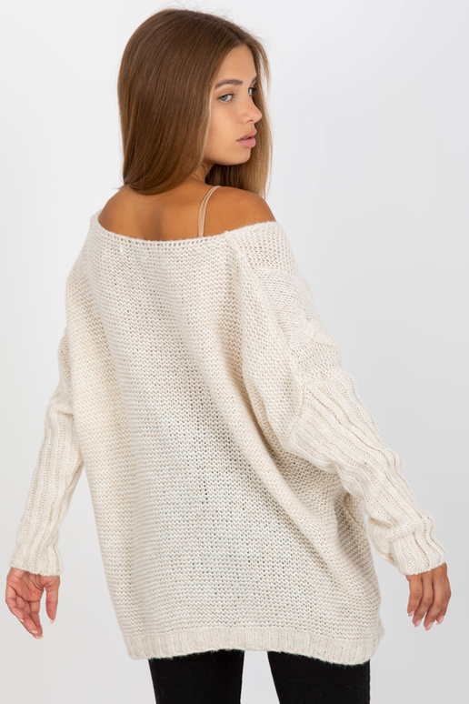 Ecru megztinis su pynėmis su vilna...