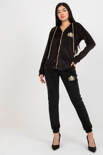 Juodas dviejų dalių...