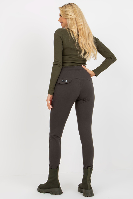 Pagrindinės chaki spalvos sportinės... Pagrindinės chaki spalvos sportinės...