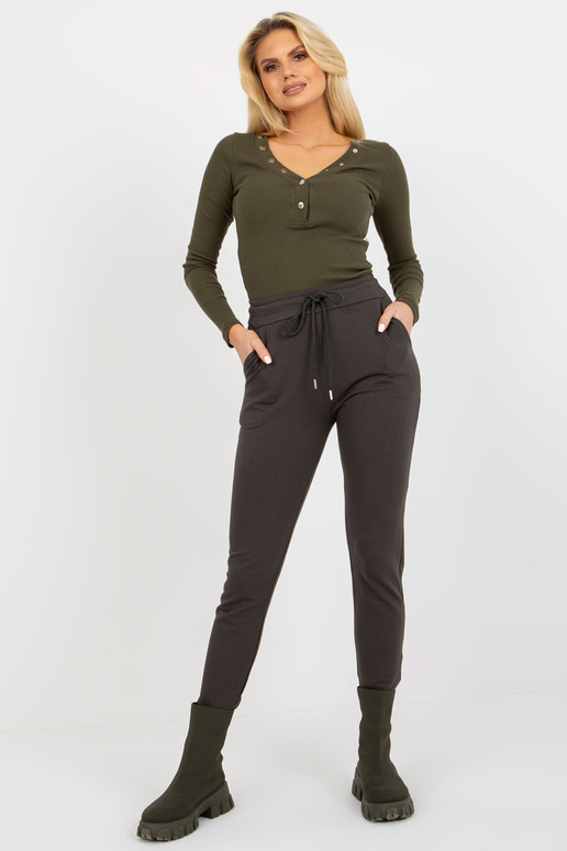 Pagrindinės chaki spalvos sportinės... Pagrindinės chaki spalvos sportinės...