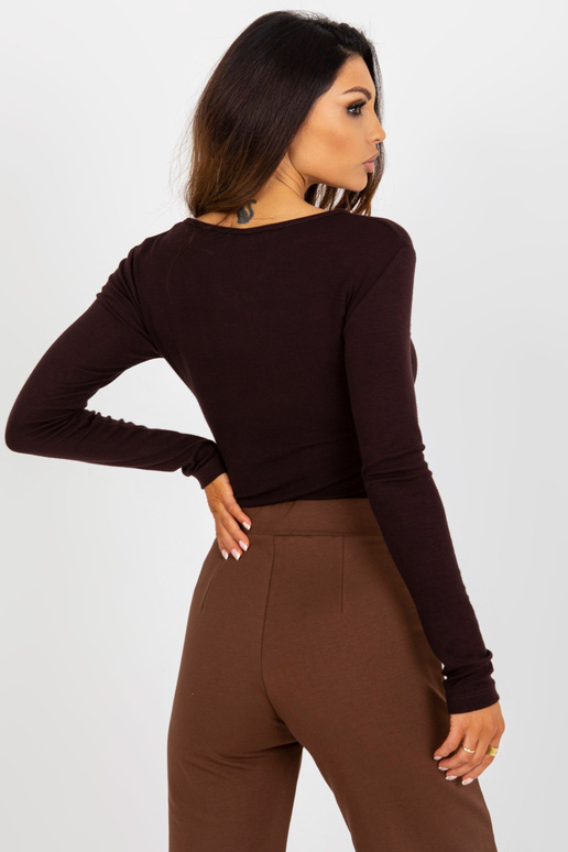 Tamsiai ruda prigludusi palaidinė...