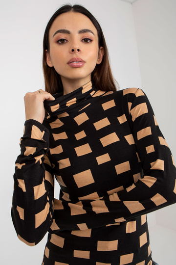 Juoda ir kupranugarių...