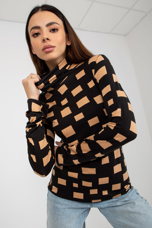 Juoda ir kupranugarių palaidinė su... Juoda ir kupranugarių palaidinė su...