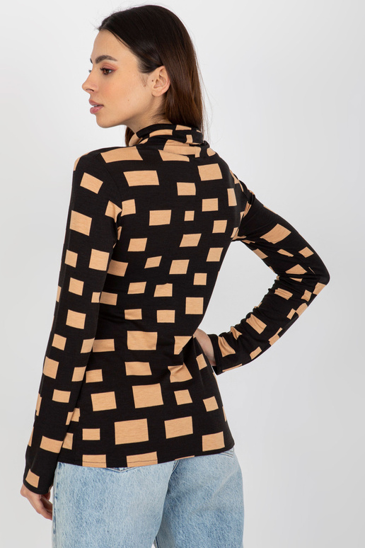 Juoda ir kupranugarių palaidinė su... Juoda ir kupranugarių palaidinė su...