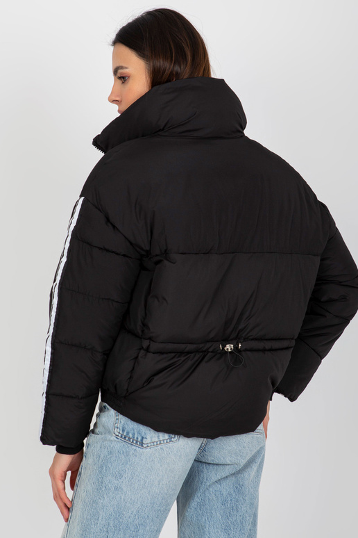 Juoda dygsniuota žieminė striukė su...