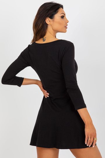 Juoda platėjanti paprasta...