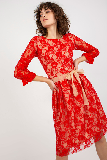 Raudona nėriniuota Midi...