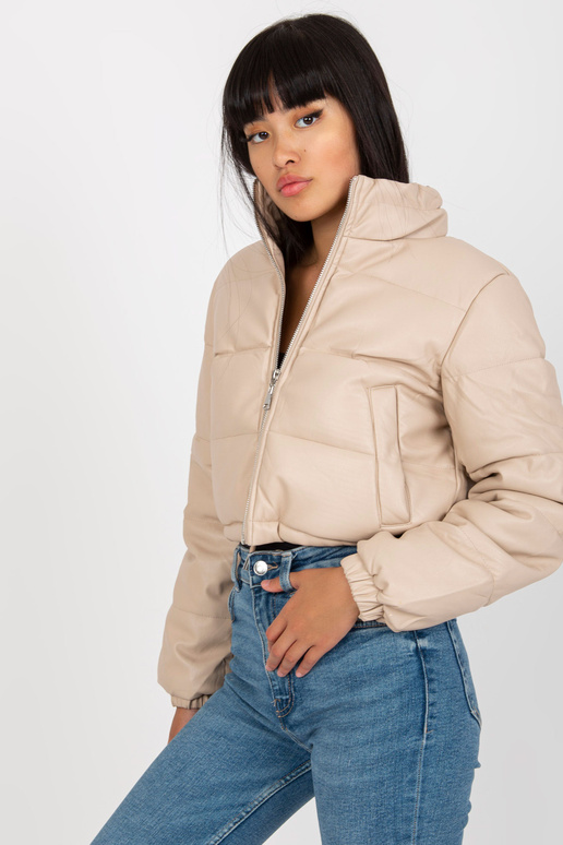 Šviesiai smėlio spalvos trumpa...