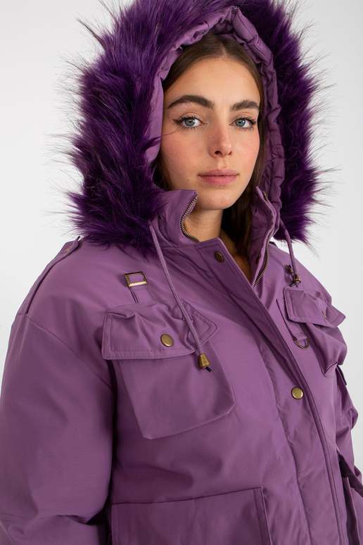 Violetinė pūkinė žieminė striukė su... Violetinė pūkinė žieminė striukė su...