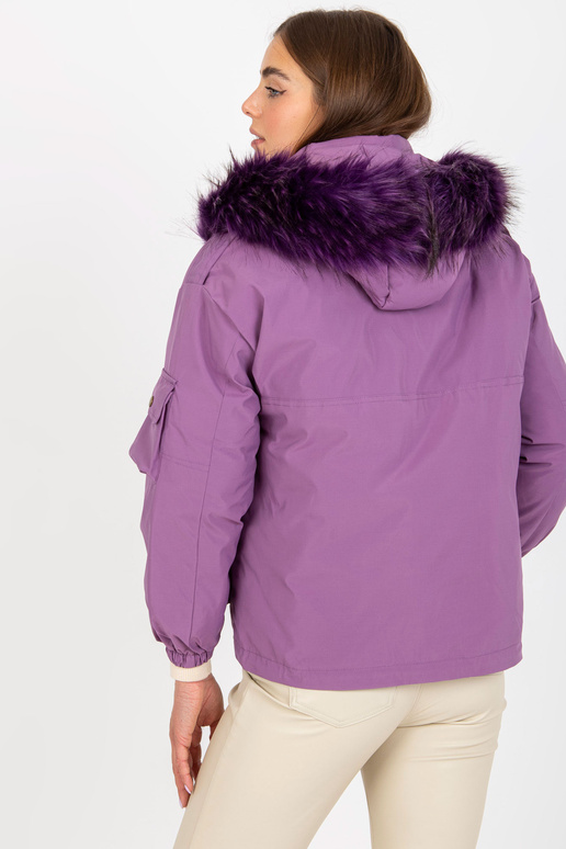 Violetinė pūkinė žieminė striukė su... Violetinė pūkinė žieminė striukė su...