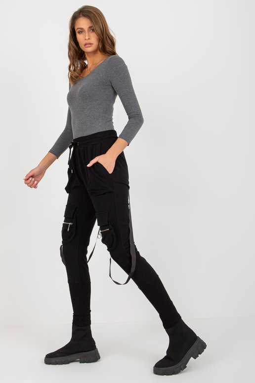 Juodos moteriškos sportinės kelnės su... Juodos moteriškos sportinės kelnės su...