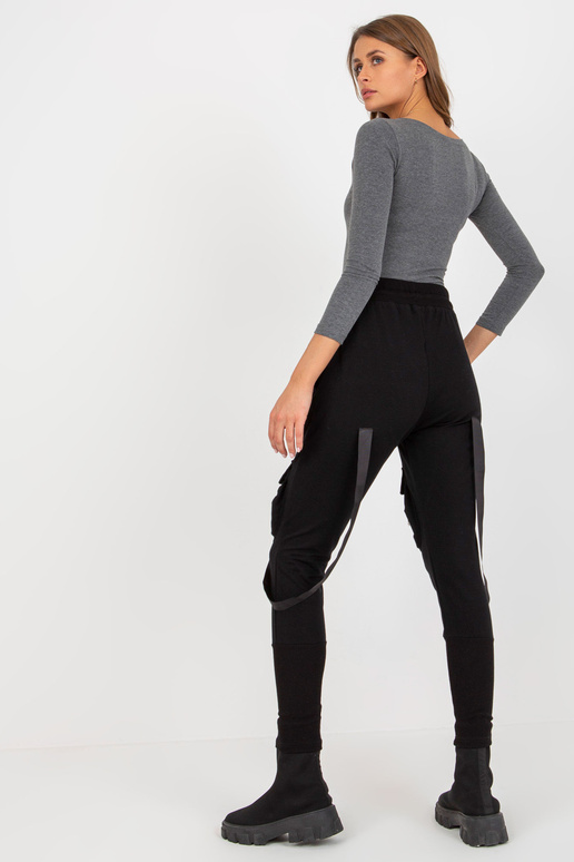 Juodos moteriškos sportinės kelnės su... Juodos moteriškos sportinės kelnės su...