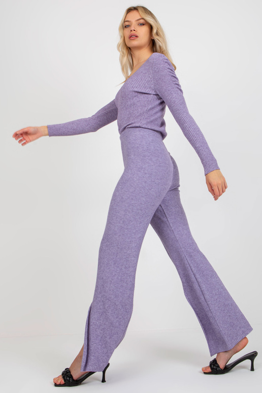 Violetinės plačios megztos kelnės su... Violetinės plačios megztos kelnės su...