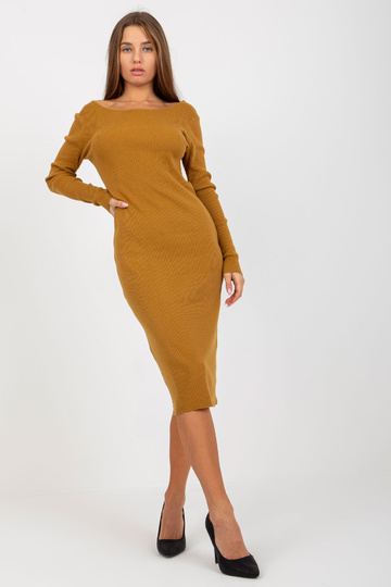 Tamsiai geltona megzta...