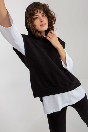 Juodas trijų dalių...