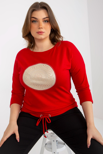 Raudona plius dydžio...