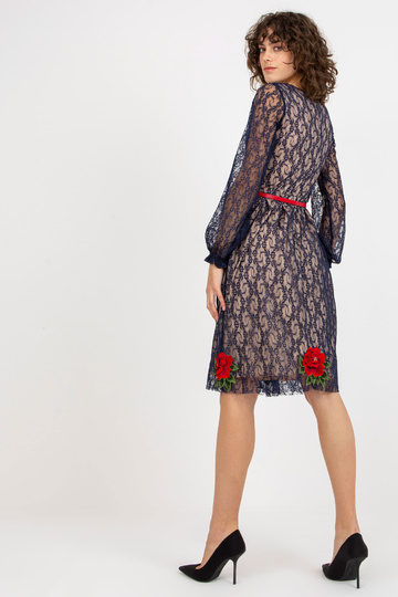 Tamsiai mėlyna nėrinių...