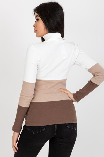 Ekruos spalvos rusvuota...