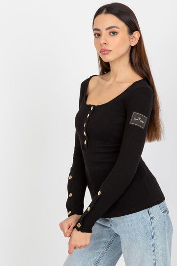 Juoda prigludusi palaidinė...