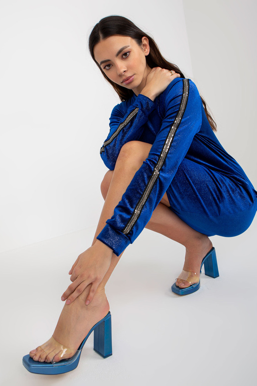 Tamsiai mėlyna veliūrinė blizganti... Tamsiai mėlyna veliūrinė blizganti...