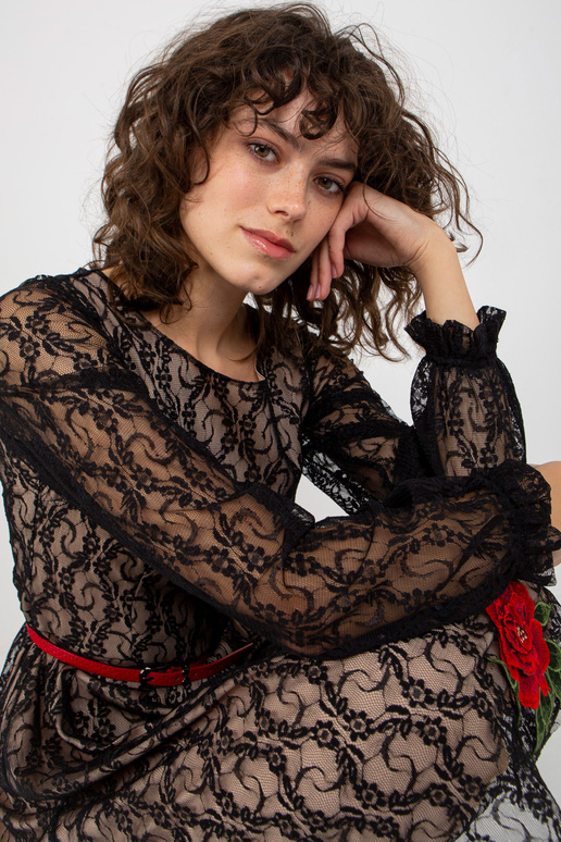 Juoda nėrinių kokteilinė suknelė su... Juoda nėrinių kokteilinė suknelė su...