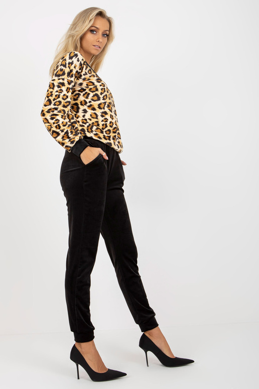 Beige ir schwarzes Velours-Set mit...