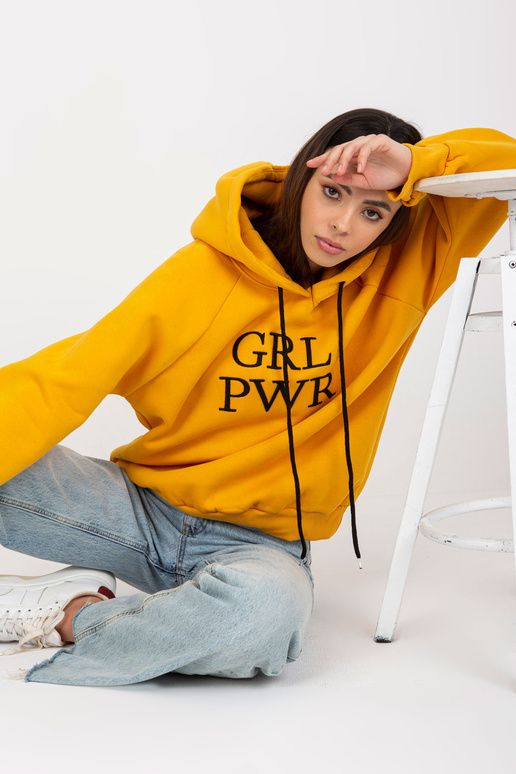 Geltoni megztiniai su gobtuvu ir... Geltoni megztiniai su gobtuvu ir...