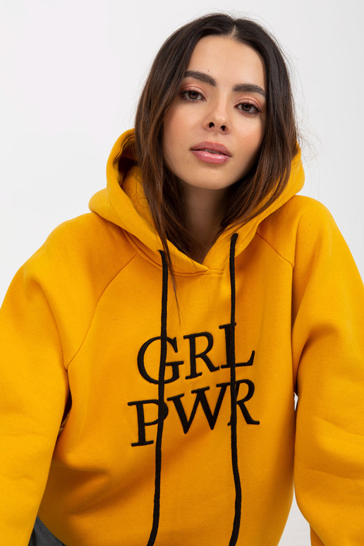 Geltoni megztiniai su gobtuvu ir... Geltoni megztiniai su gobtuvu ir...