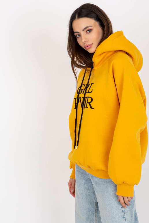 Geltoni megztiniai su gobtuvu ir... Geltoni megztiniai su gobtuvu ir...