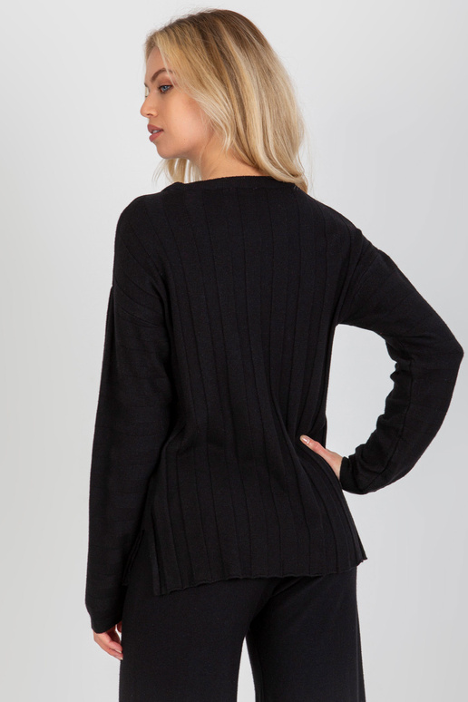 Juodas lygus klasikinis megztinis...