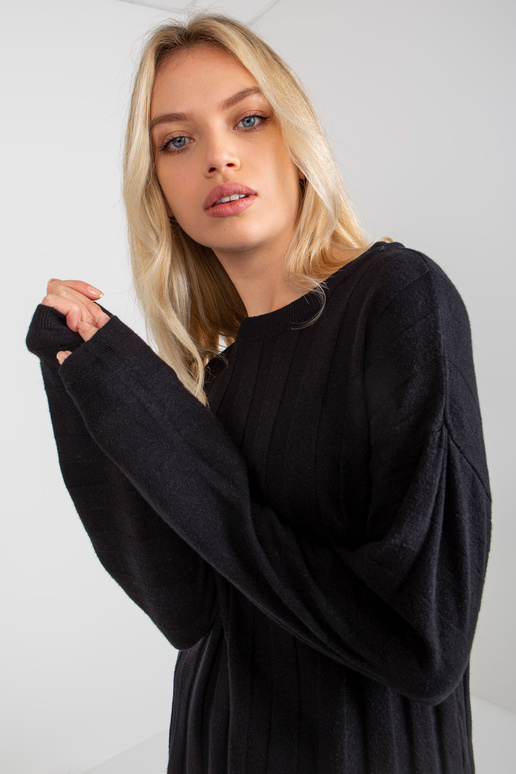 Juodas lygus klasikinis megztinis...