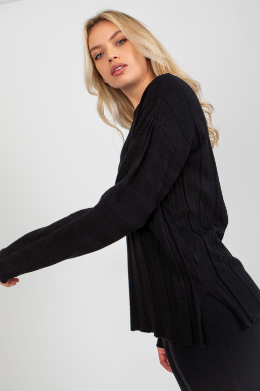 Juodas lygus klasikinis megztinis...