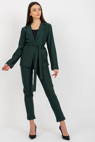 Tamsiai žalios spalvos...