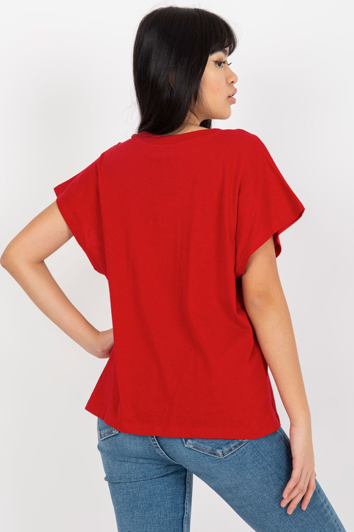 Raudoni marškinėliai su V formos...