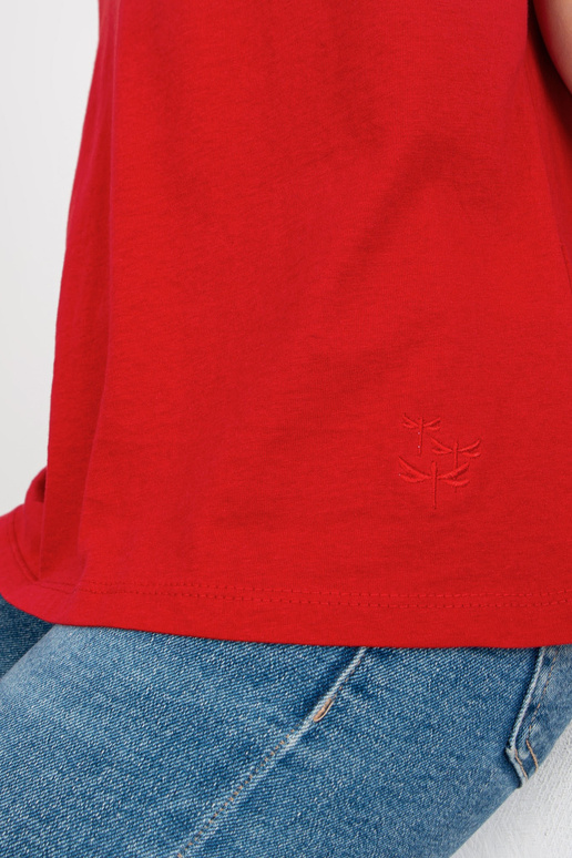 Raudoni marškinėliai su V formos...