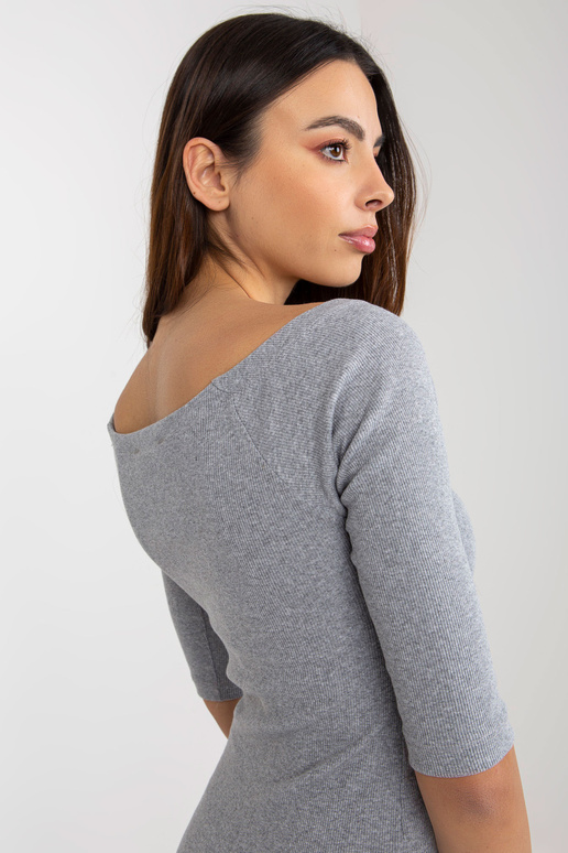 Pilka briaunota vidutinio dydžio... Pilka briaunota vidutinio dydžio...