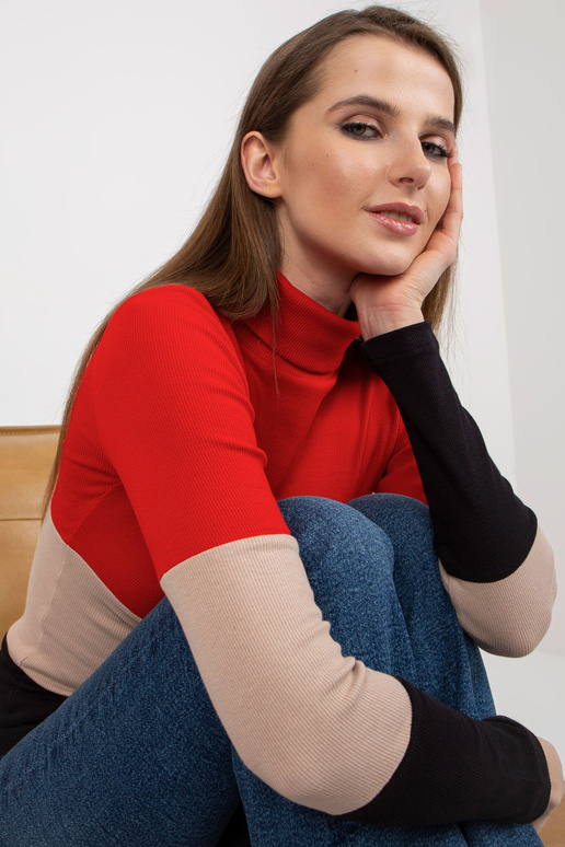 Raudona ir juoda paprasta palaidinė... Raudona ir juoda paprasta palaidinė...