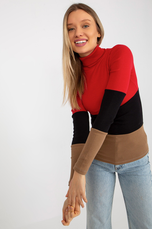 Raudonos ir tamsios spalvos...