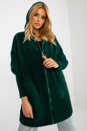 Tamsiai žalias alpakų...