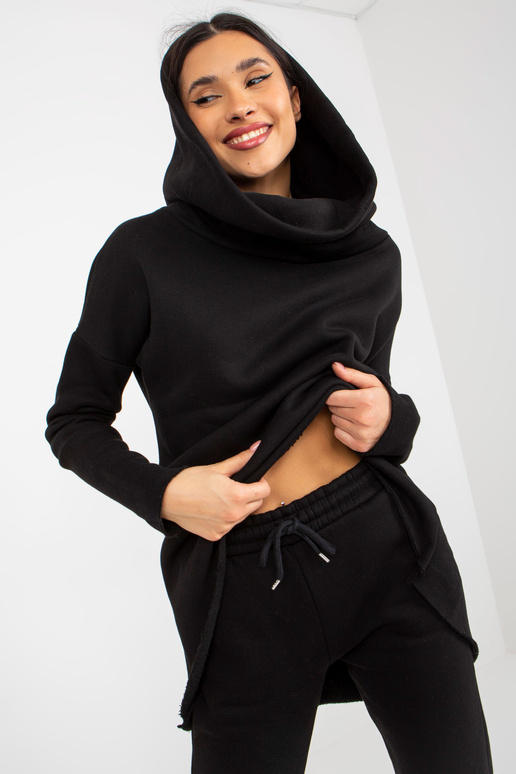 Juodas bazinis megztinių komplektas...