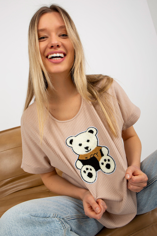 Smėlio spalvos moteriška oversize... Smėlio spalvos moteriška oversize...