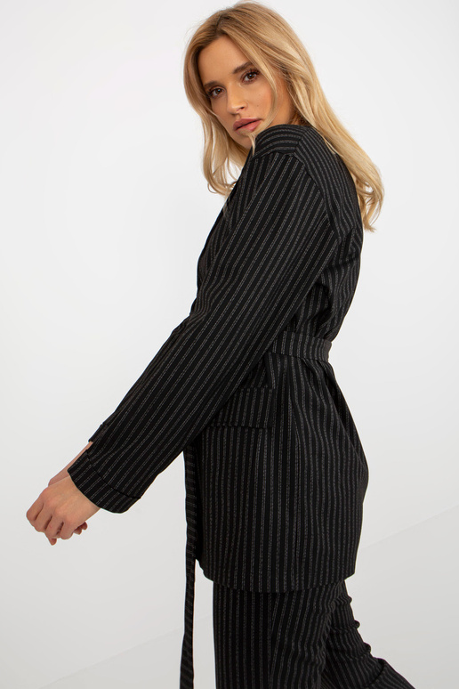 Juodas elegantiškas kostiumo švarkas...