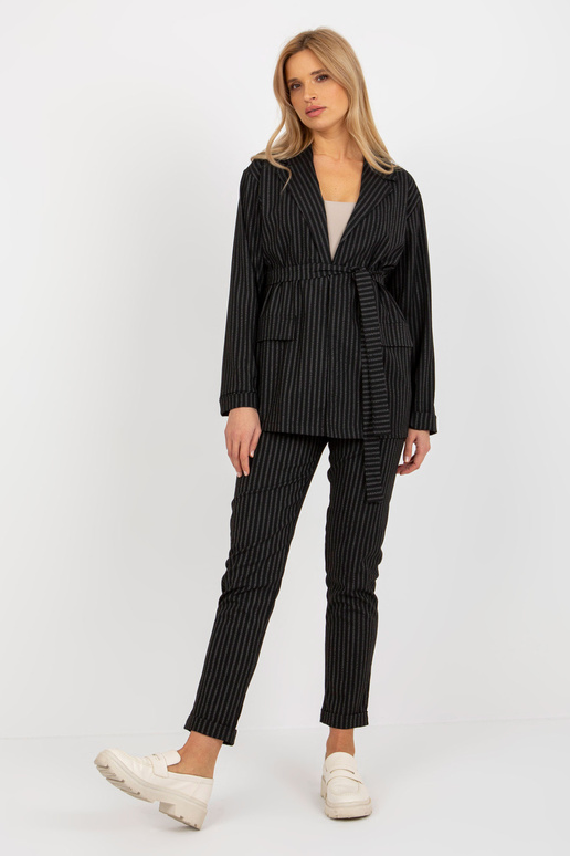 Juodas elegantiškas kostiumo švarkas...